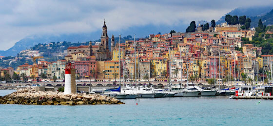 sea-side-town-with-boats