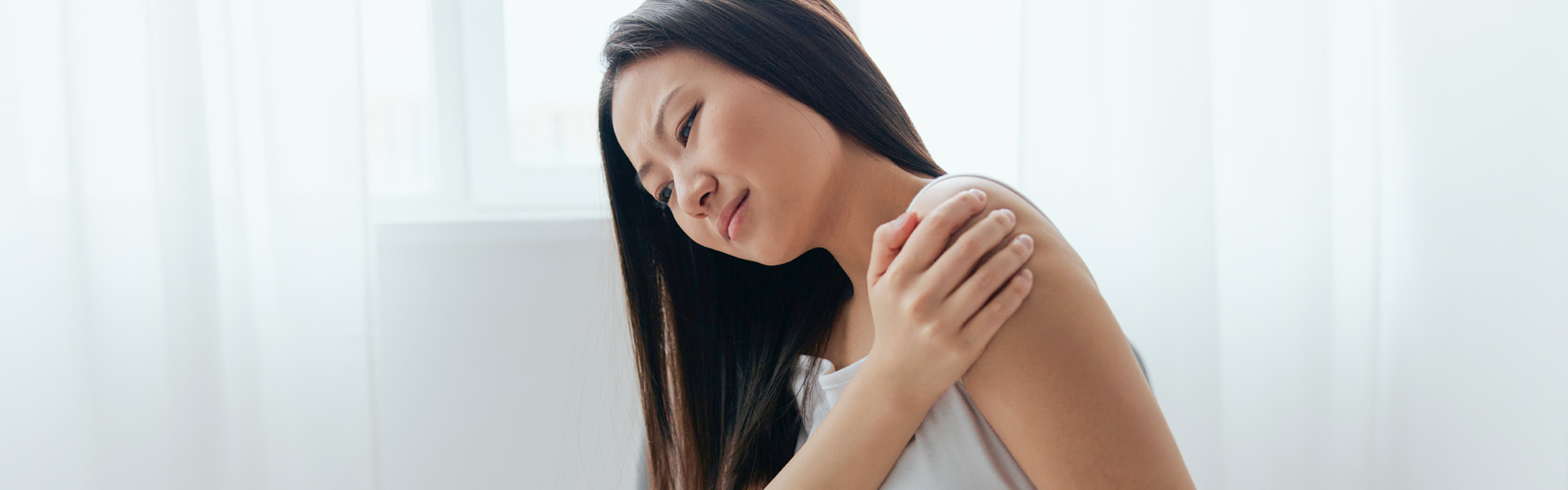 Woman with shoulder pain